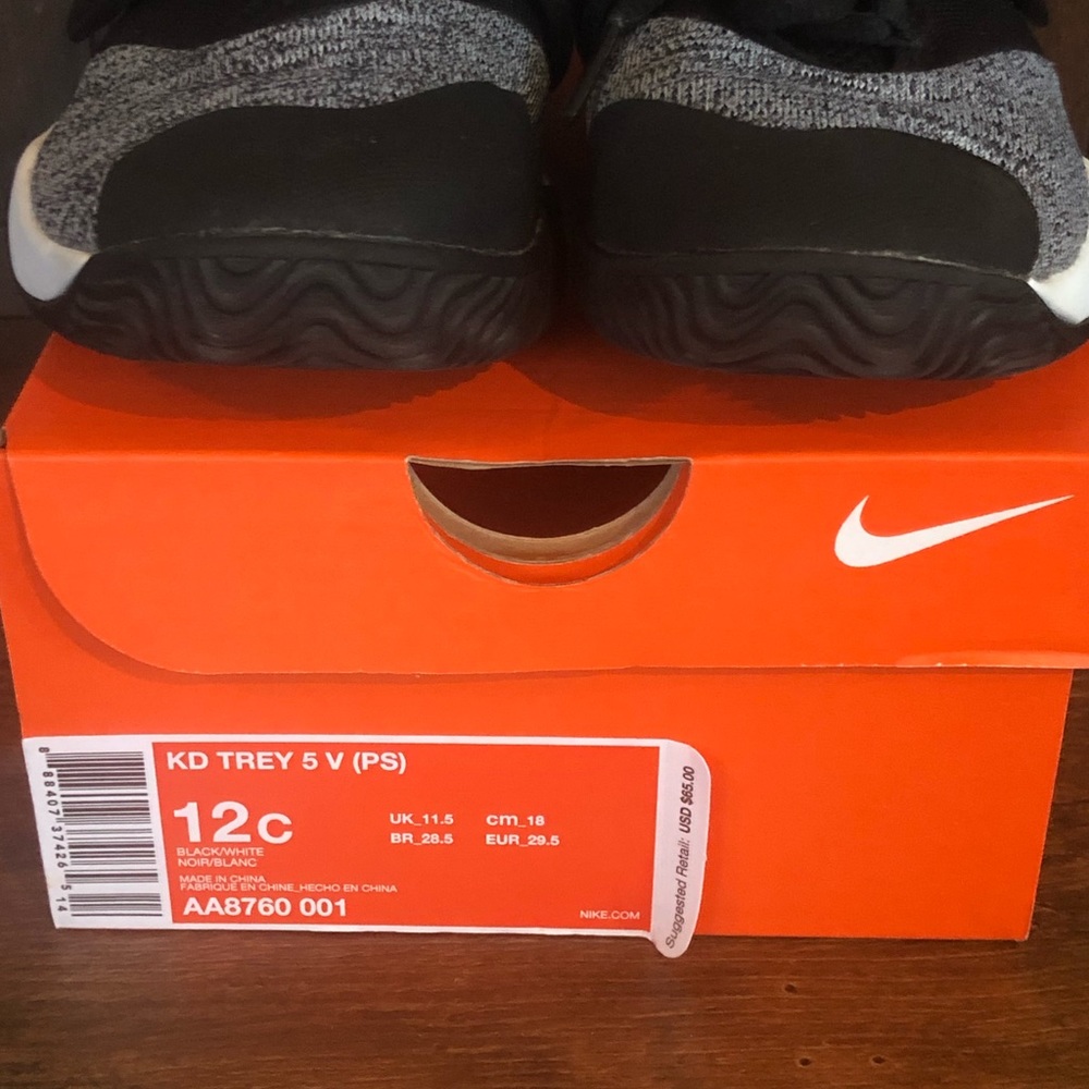 Kids KD Trey 5 basketball shoes. Size 12